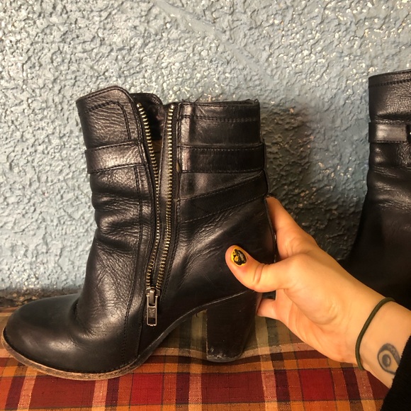 Frye black leather heel bootie - Picture 3 of 6